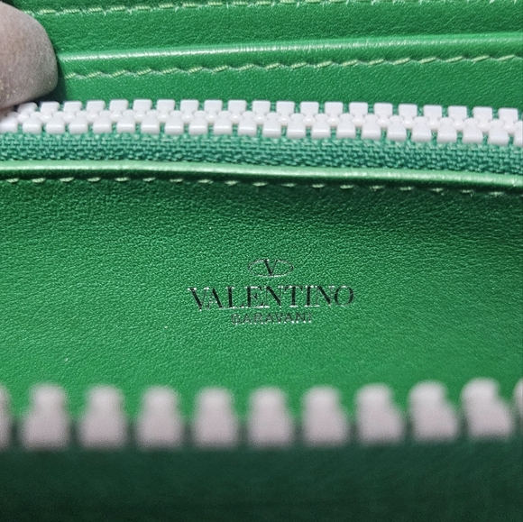 AUTHENTIC Valentino color block long zippy wallet - Picture 3 of 5